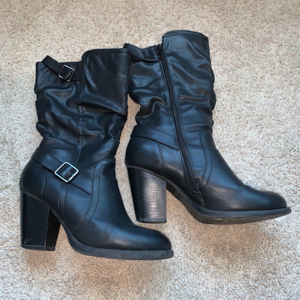 5/$20 Make offer. Boots. SUPER COMFORTABLE